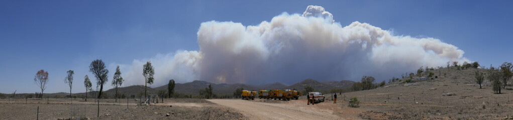 Fototapeta na wymiar Fire Fighters Prepare as a Bush Fire Burns in New South Wales
