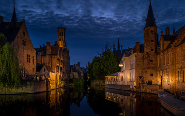 Fototapeta premium Rozenhoedkaai Bruges, Belgium at dusk