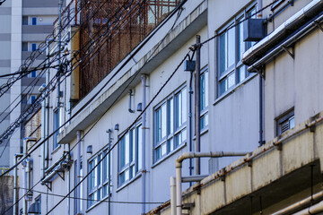 神宮前の廃校になった校舎