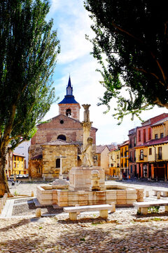 Plaza del Grano and Santa Maria del Camino