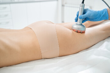 Radio wave lifting apparatus for cellulite treatment on thigh - obrazy, fototapety, plakaty