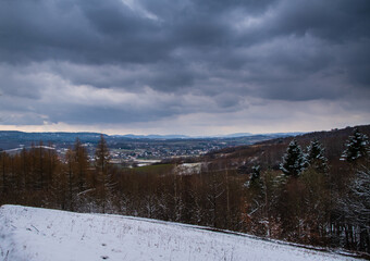 Fototapeta na wymiar Krajobraz zimowo-wiosennej scenerii