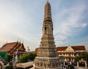 Naklejka premium Wat Arun Temple at sunset in Bangkok Thailand. Wat Arun is a Buddhist temple in Bangkok and is one of the most famous landmarks in Thailand