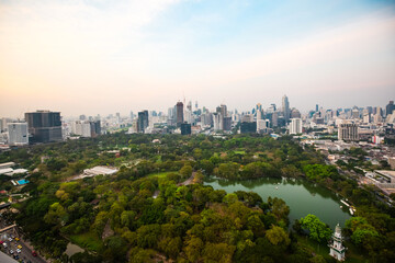 Fototapeta na wymiar Beautiful top view of the skyline of Bangkok with Lumphini Park