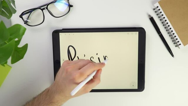 prising note Write text on tablet screen. Electronic pencil for widget notes. Modern reminder on screen. Top view of white desktop in office. Screen glasses. Pocket laptop for modern reminders.
