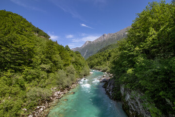 Fototapeta na wymiar Oberlauf der Soca bei Kobarid in Slowenien