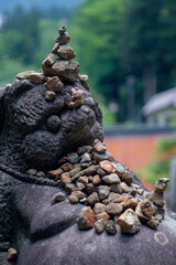 狸の石像