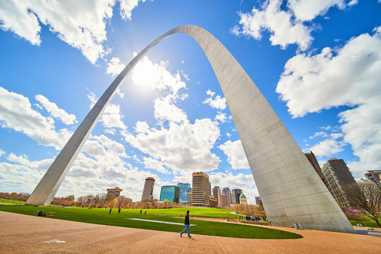 Amazing view of St. Louis Gateway Arch with city skyline