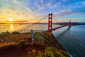 Fototapeta premium California iconic Golden Gate Bridge at sunrise