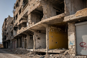 Building ruin, destroyed house after war - obrazy, fototapety, plakaty
