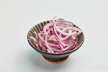 スライスされたレッドオニオン(紫たまねぎ、赤たまねぎ)