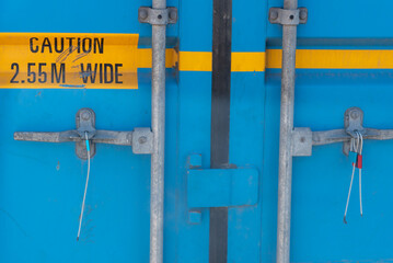 Locks of a container with several seals placed in the closure, for international and intermodal transport.