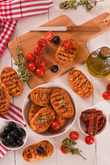 Toasted bread with tomato and oregano.