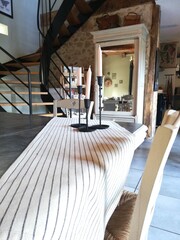 intérieur d'une maison de campagne aveyronnaise