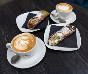 Florenz - Cafe beim Dom - Cannoli und Capuccino