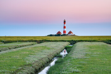 Fototapeta na wymiar Westerheversand Lighthouse at dusk, Westerhever, Nordfriesland, Schleswig-Holstein, Germany