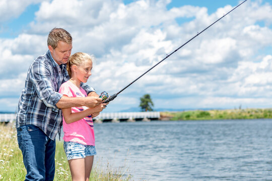 Father And Daughter Fishing Images – Browse 2,833 Stock Photos