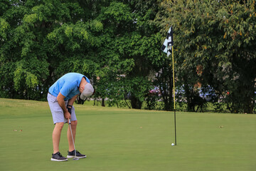 a sad golfer missed his putt