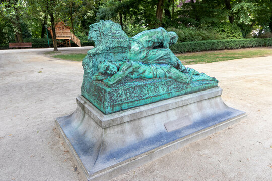 The monument Les B&acirc;tisseurs de villes (The City Builders) by Charles Van der Stappen (1843-1910) in Cinquantenaire Park, Brussels, Belgium
