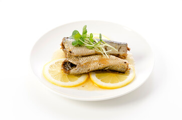 イワシ缶の爽やかレモン添え