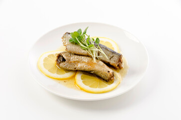 イワシ缶の爽やかレモン添え