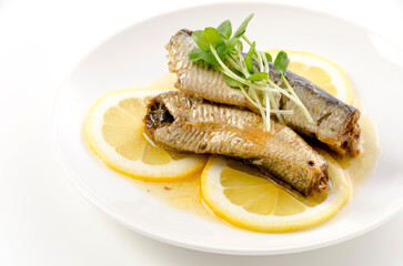 イワシ缶の爽やかレモン添え