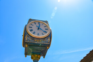 青空バックの時計塔