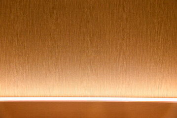 間接照明に照らされた壁