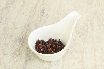 Dry Clove aroma in the bowl