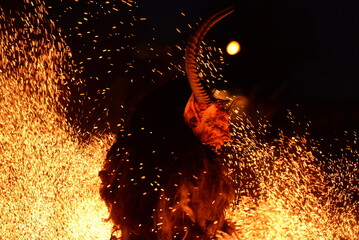 Walpurgisnacht. Teufel tanzen im Feuer
