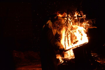 Walpurgisnacht. Teufel tanzen im Feuer