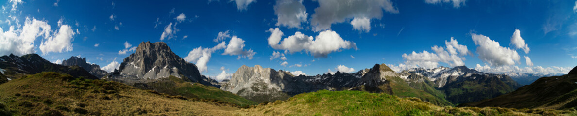 Fototapeta na wymiar Big panorama of swiss mountains in Prättigau with the mountain Sulzfluh