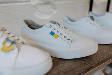 white summer shoes, white laces 