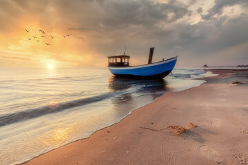 Sonnenaufgang am Strand der Insel Usedom mit einem blauen Fischerboot und im Hintergrund der...