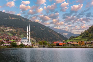 Foto auf Glas trabzon-turkey.October 2021.Mountain village of Uzungol in Trabzon © emrah