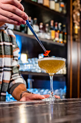 man hand bartender making cocktail on the bar counter