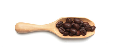 Obraz premium Coffee beans in Wooden scoop isolated on white background, Top view
