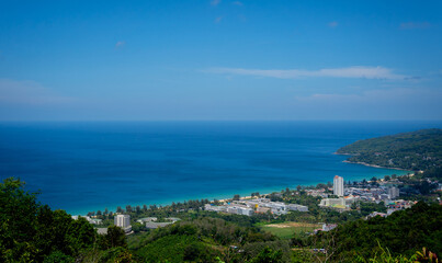Fototapeta premium Beautiful mountains with palms landscape in the ocean