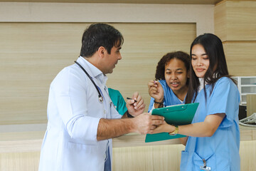 Medical students talking Consult with the doctor in the hospital.