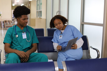 Obraz premium Happiness medical students sitting at hospital.