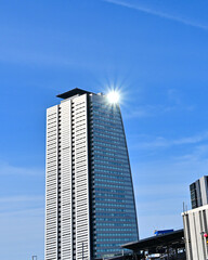 太陽がキラリと輝く名古屋駅の青空背景の風景　【名古屋風景】
