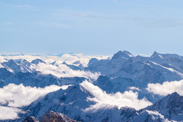 Fototapeta na wymiar View from the Zugspitze to the surrounding mountain peaks (Tyrol, Austria/ Bavaria, Germany)