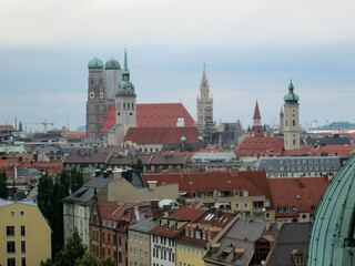 Obraz premium The Munich, Germany, Skyline on a Cloudy Day