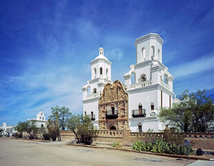 Fototapeta na wymiar Mission San Xavier, Tucson, Arizona