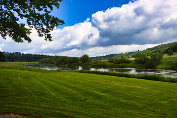 Weserbergland / Weser bei Wehrden zwischen Höxter und Beverungen / Germany