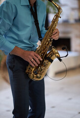 Naklejka premium The musician plays the saxophone close-up