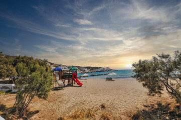 Obraz premium Beach at the port of Skinoswith trees