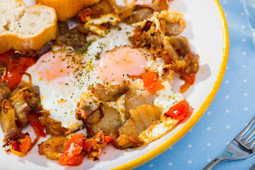 Appetizing scrambled eggs with brisket and roasted vegetables