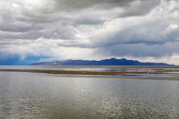 Obraz premium lake and clouds