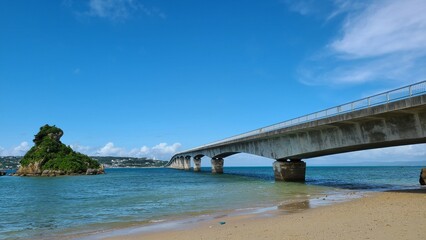 美しい海と大きな橋